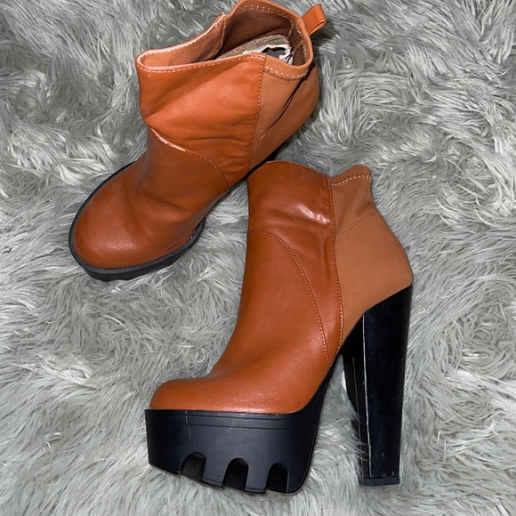 Shoes - Platform boot heels.